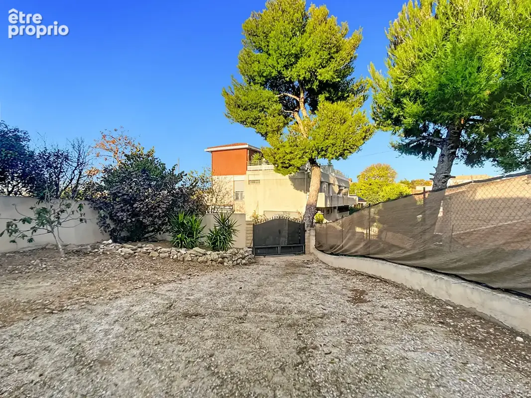 Maison à vendre de 140 m² avec piscine sur une parcelle de 650 m² - Secteur Saint-Loup Marseille 10e - photo 4