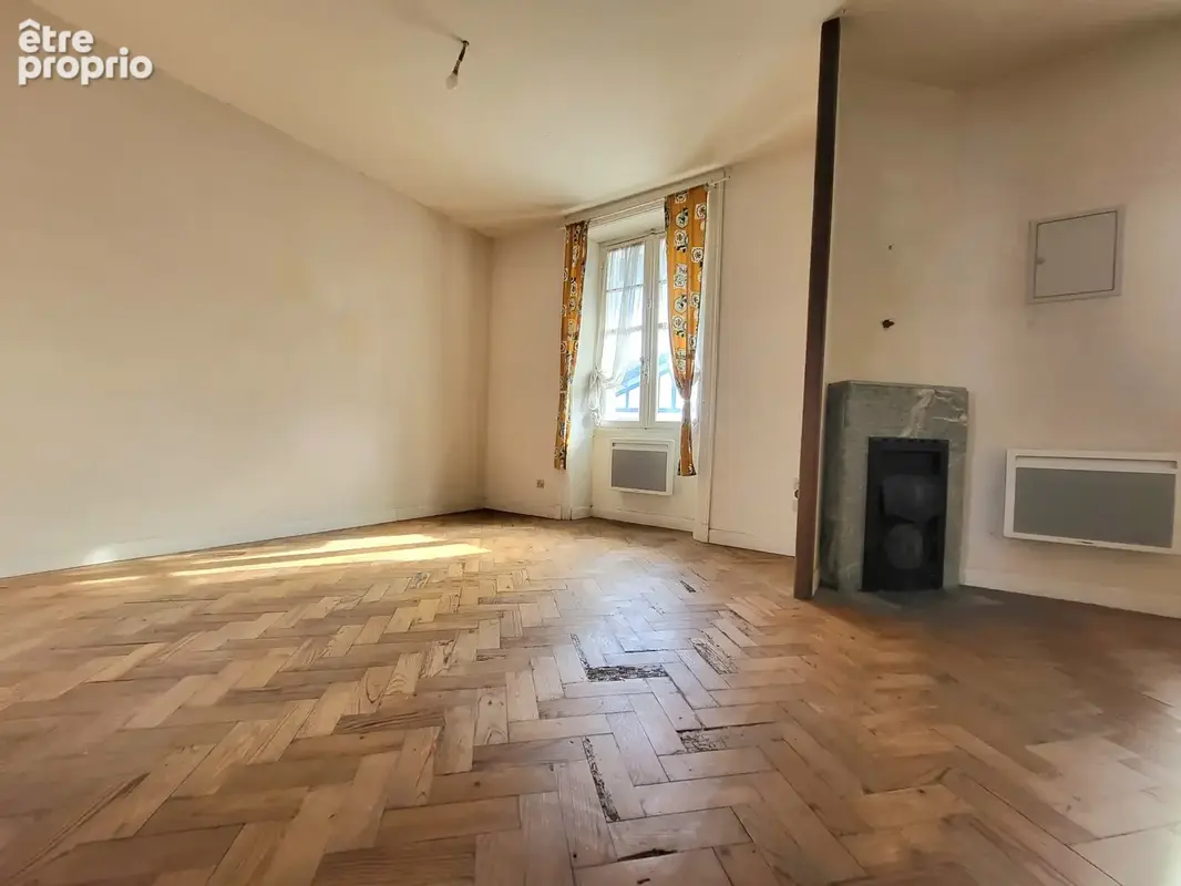 Appartement à rénover   58 m2 avec combles privatifs - photo 2