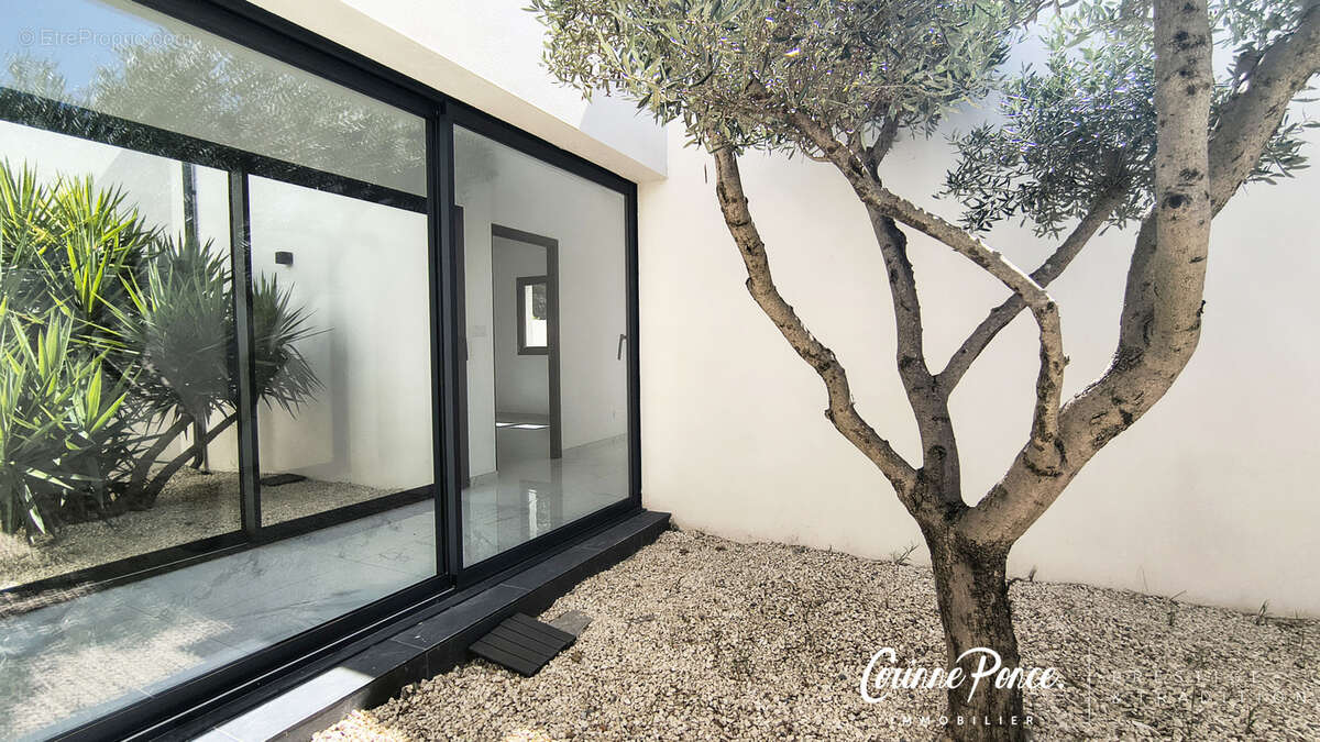 Maison à GARONS