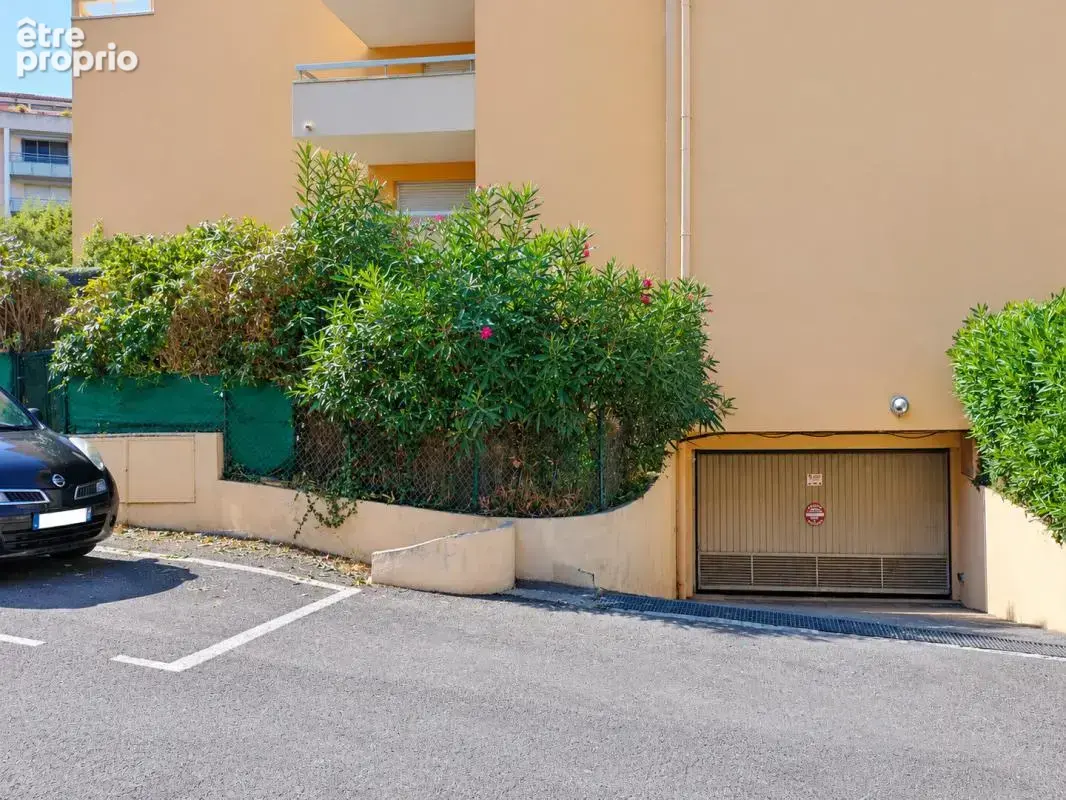 Sous garage fermé / résidence sécurisée / proche centre-ville de vence - photo 1