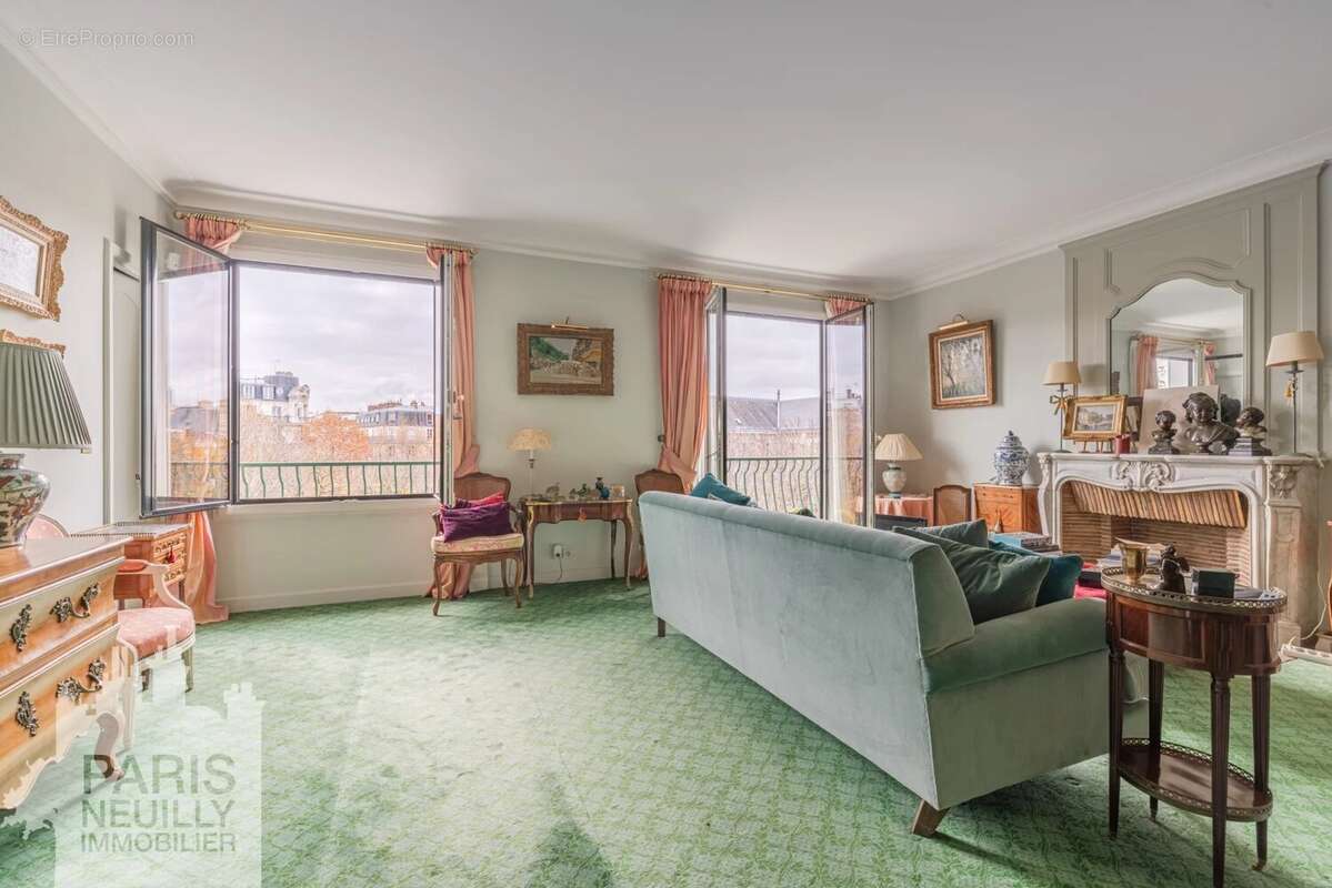 Appartement à NEUILLY-SUR-SEINE
