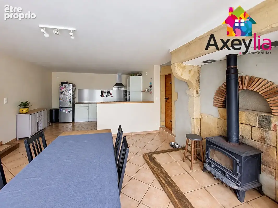 A vendre- saint-julien de jonzy- maison en pierres sur terrain d'environ 2600 m2 - photo 2
