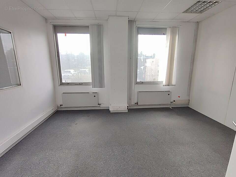 Autre à SAINT-QUENTIN-FALLAVIER