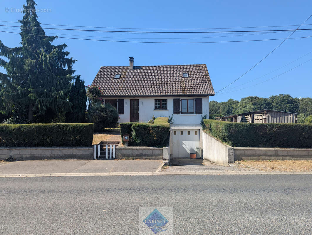 Maison à FEUQUIERES-EN-VIMEU