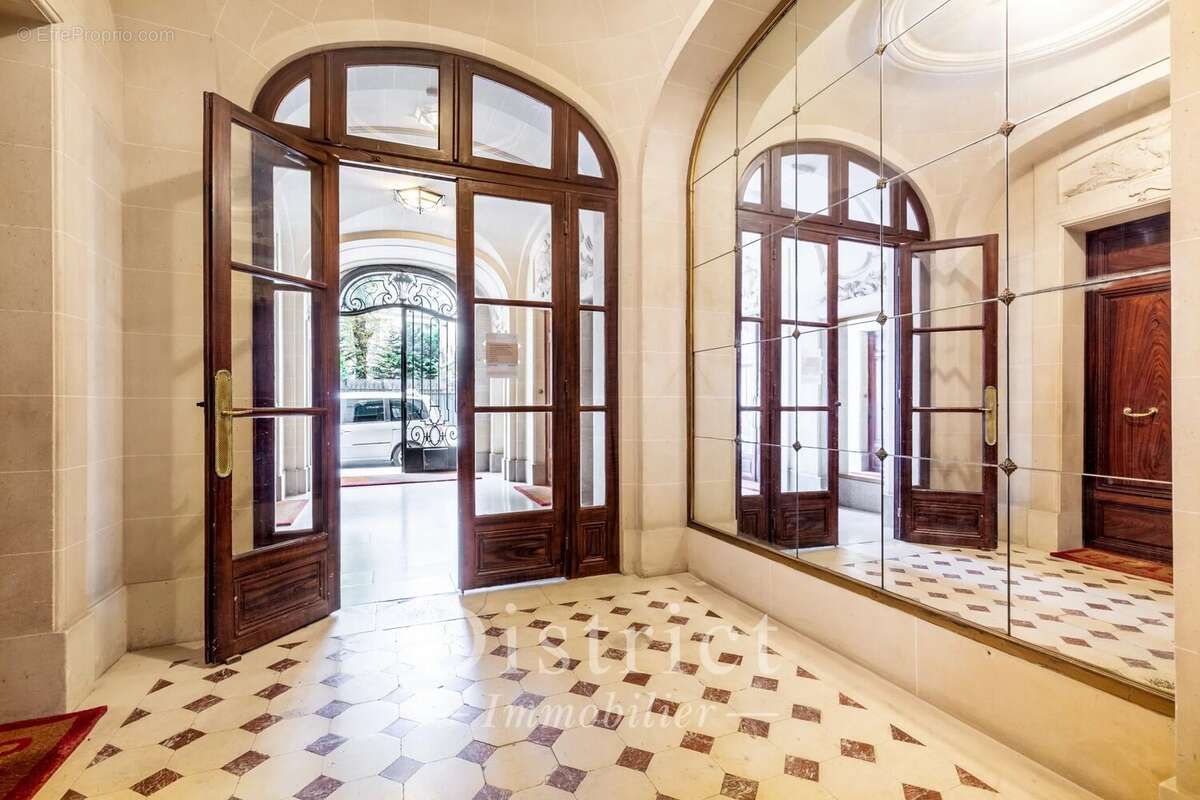 Appartement à PARIS-16E