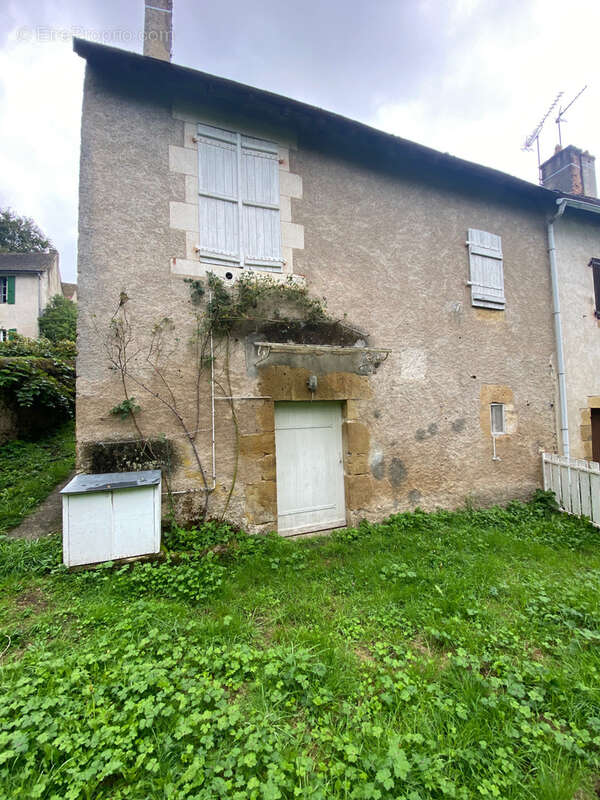 Maison à BRIGUEIL-LE-CHANTRE