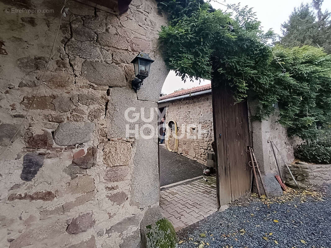 Maison à CHAMBOST-LONGESSAIGNE