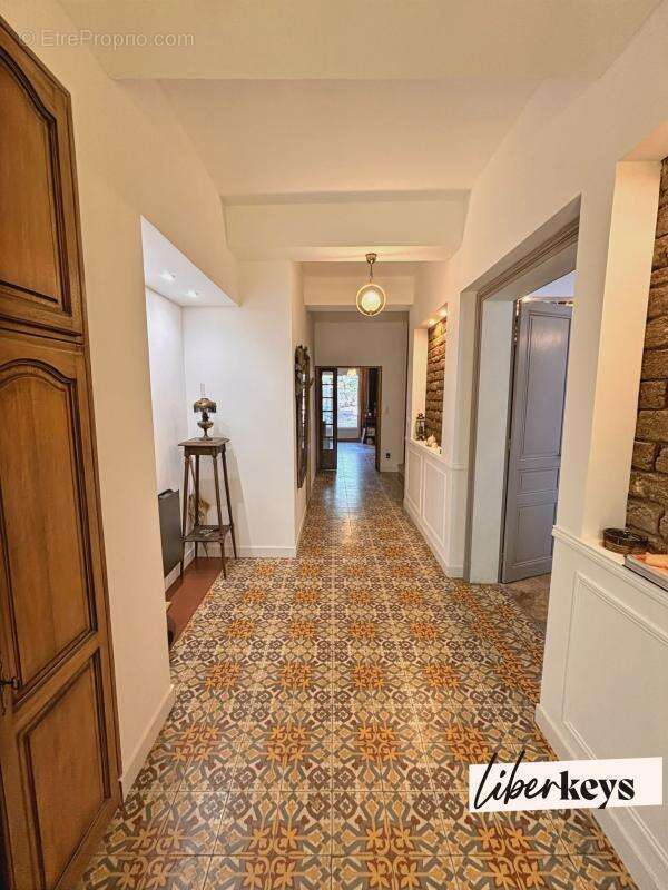 Maison de caractère rénovée – Hyper centre de Gaillac – 238 m² habitables – Jardin - photo 2