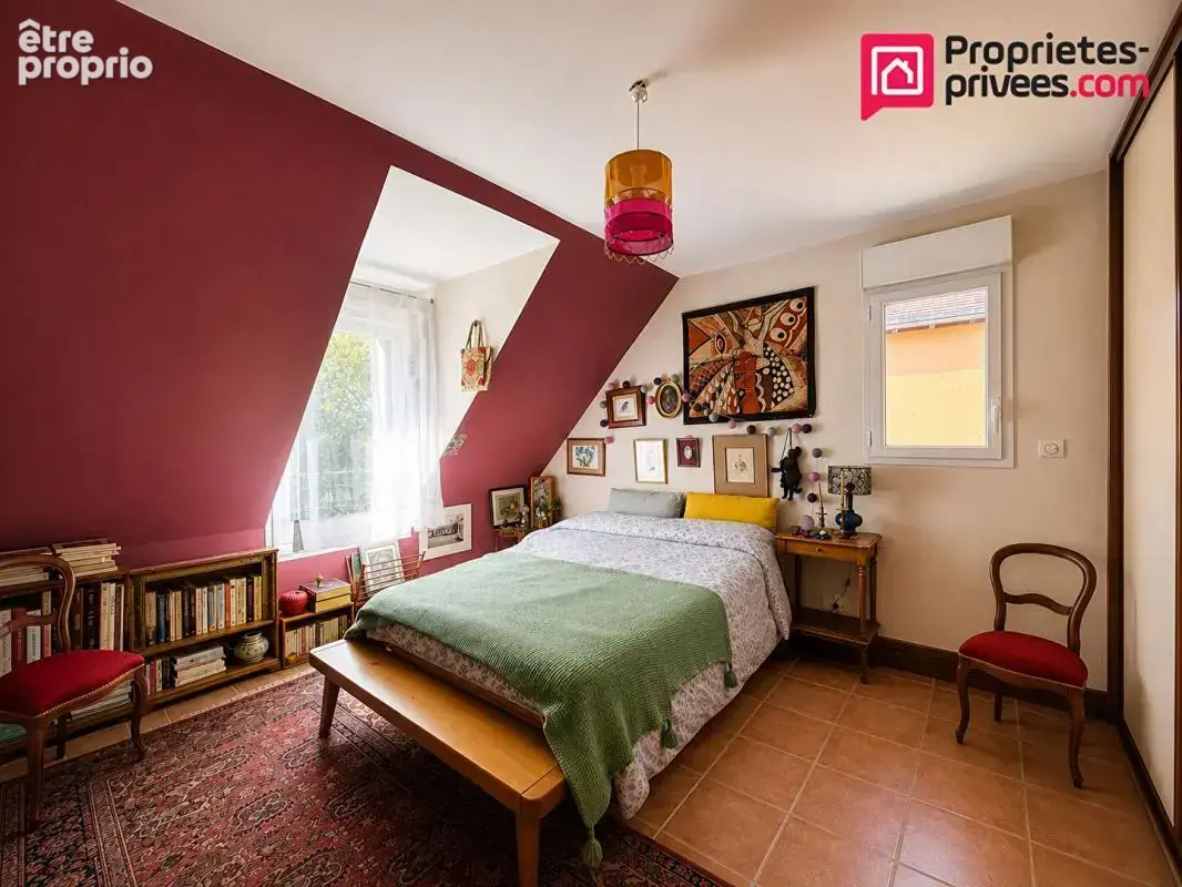 Maison  Indépendante située à Yvré L'Évêque,  8 pièce(s) 157 m2 sur parcelle de 867 m2 - photo 7