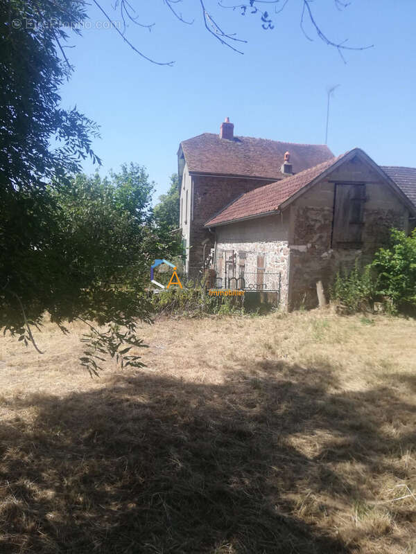 Maison 108 m² à La Chatre-Langlin  - photo 3