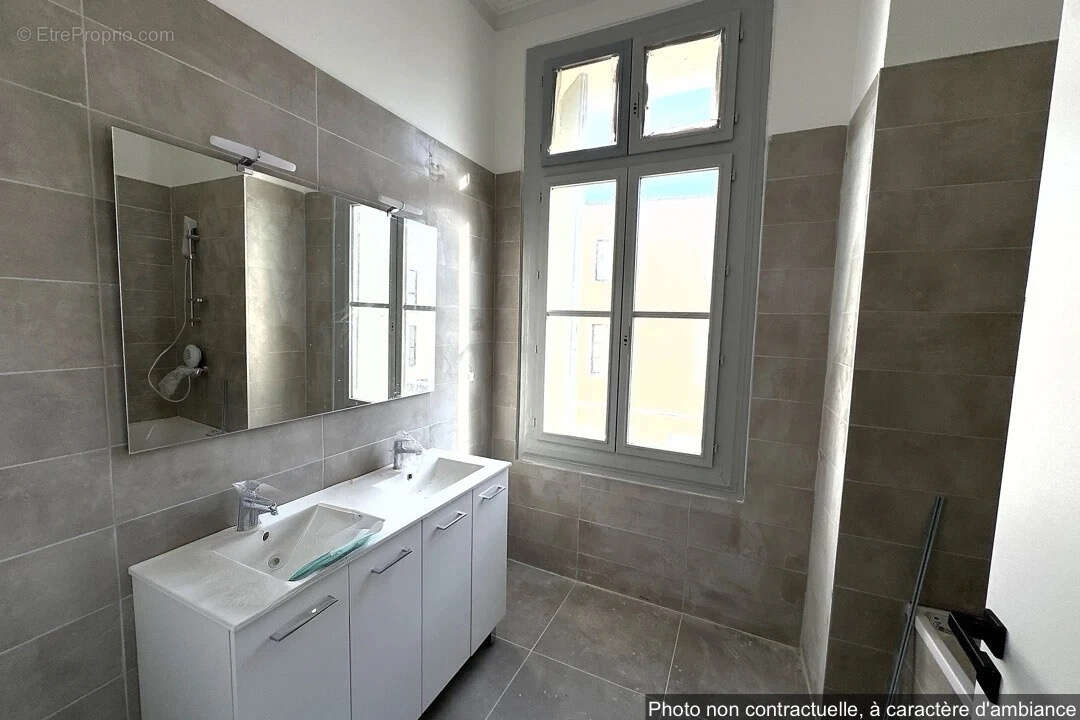 Appartement à VALERGUES