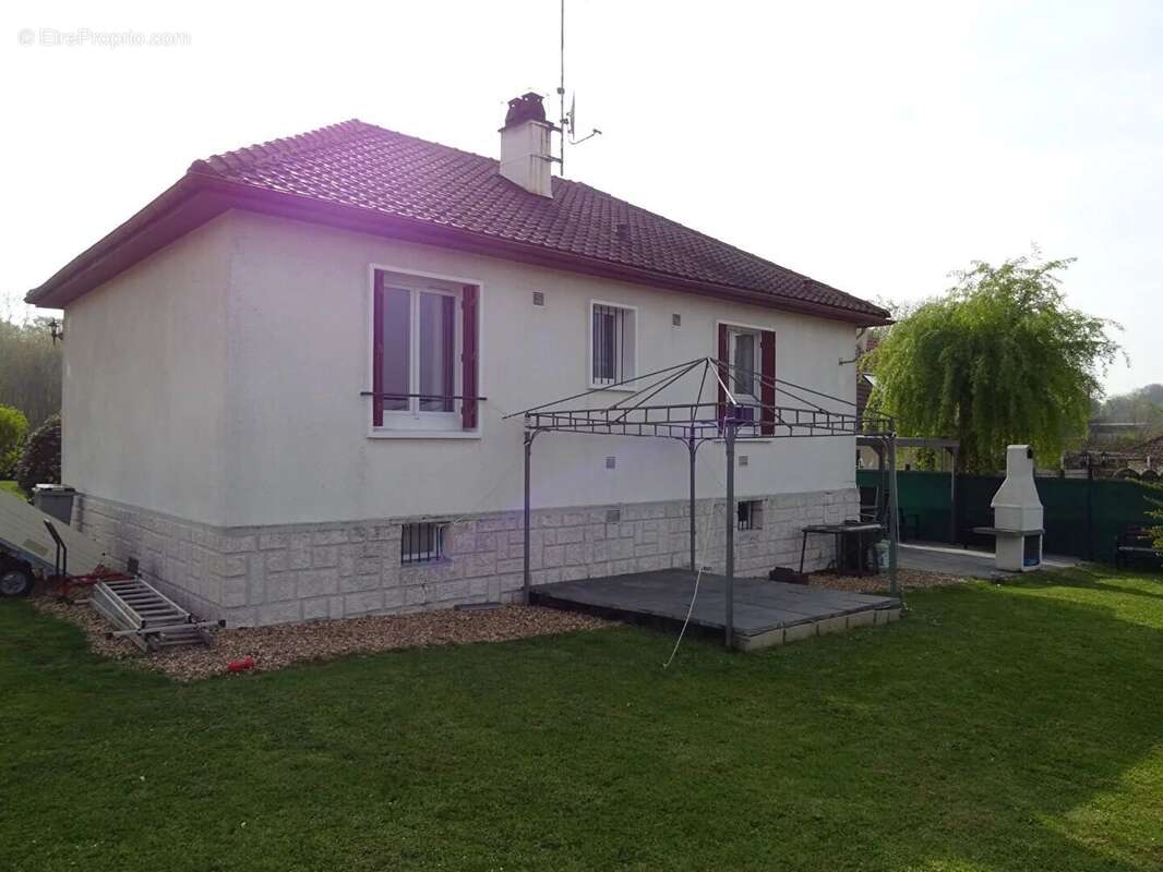 Maison à MONDONVILLE-SAINT-JEAN
