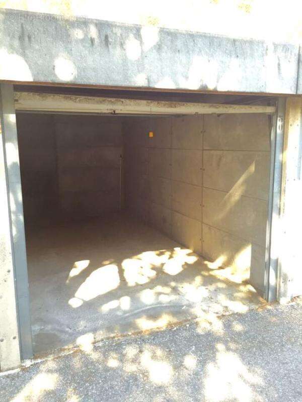 Parking à MARSEILLE-9E