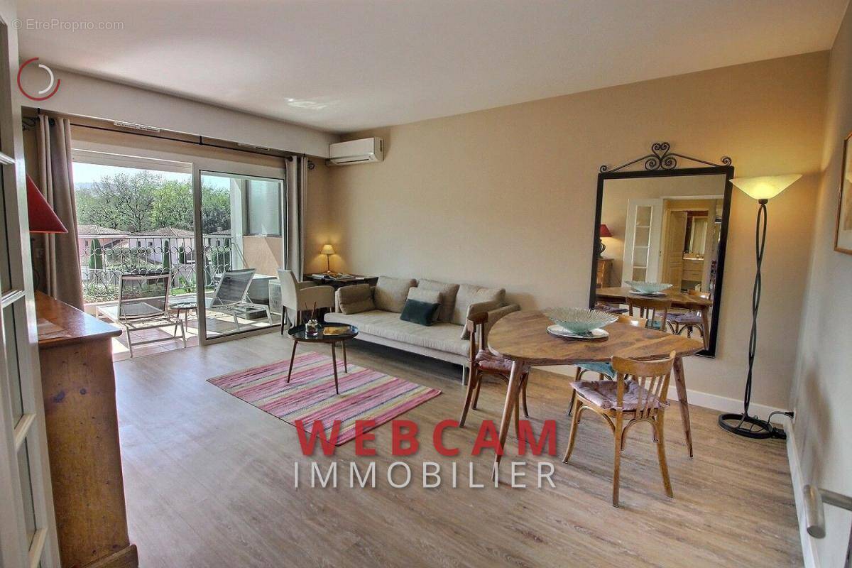 Appartement à MOUGINS