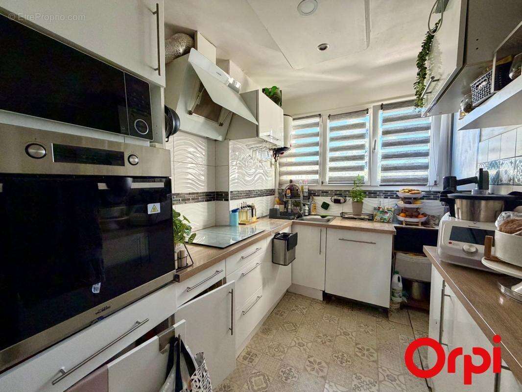 Appartement à MARSEILLE-4E