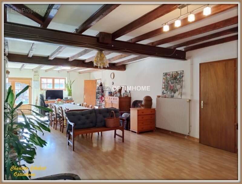 Maison à MONTMOREAU-SAINT-CYBARD