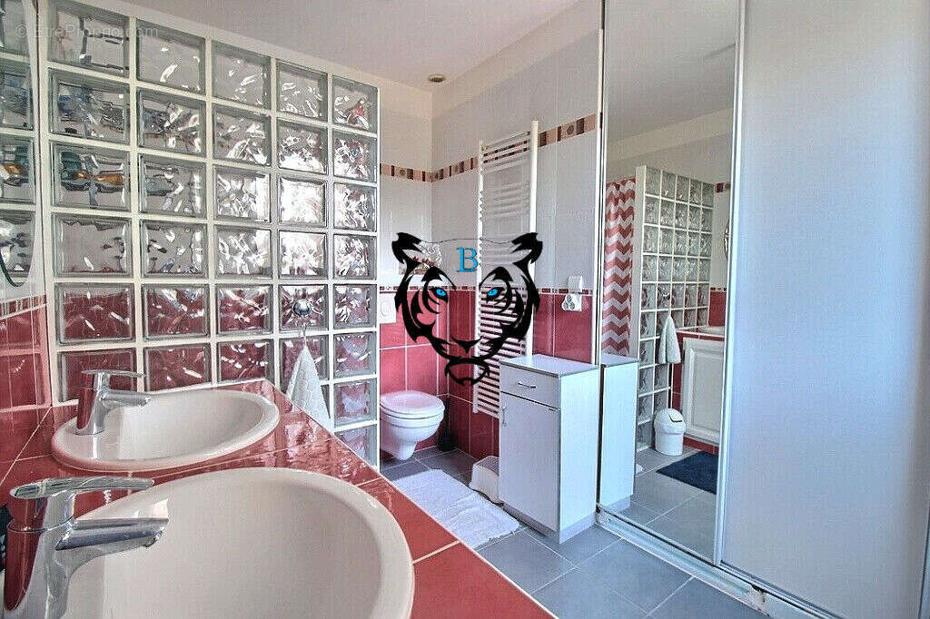 Maison à ROQUEBRUNE-SUR-ARGENS