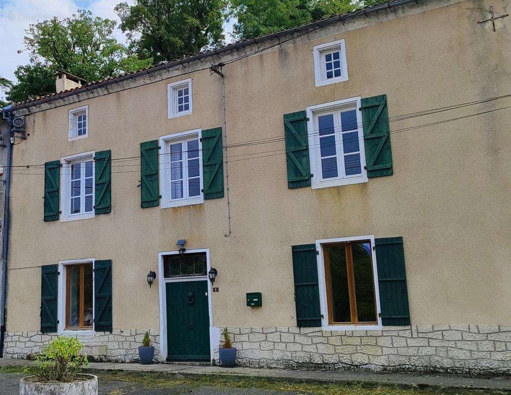 Maison en pierre   pleine de charme proche Chasseneuil sur B - photo 15