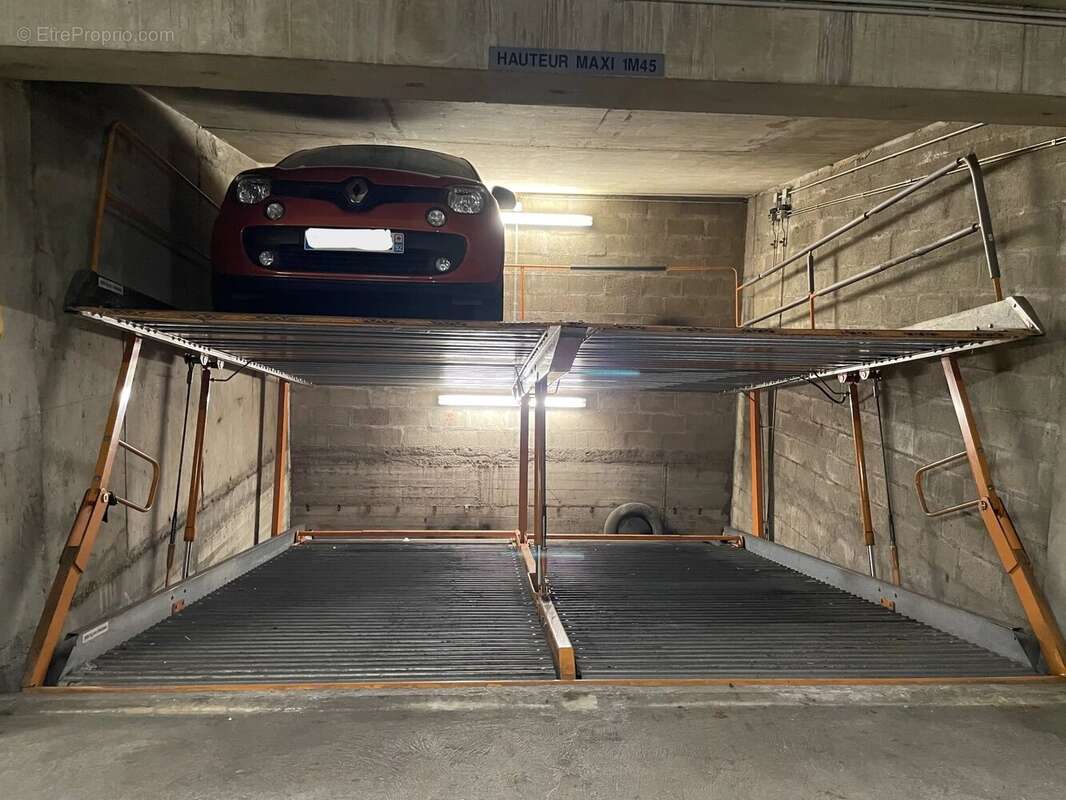 Parking à PARIS-12E