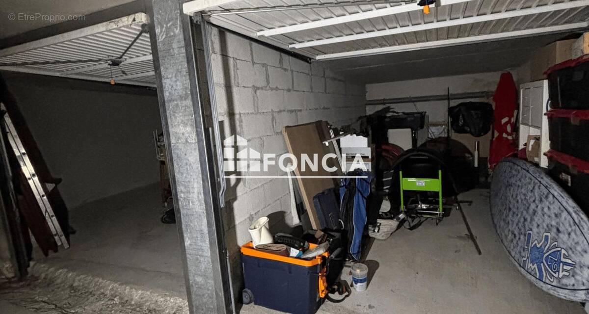 Parking à LA LONDE-LES-MAURES