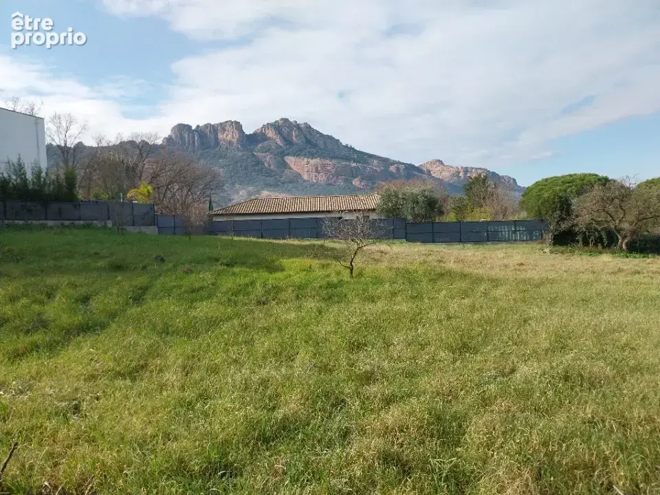 Terrain à ROQUEBRUNE-SUR-ARGENS
