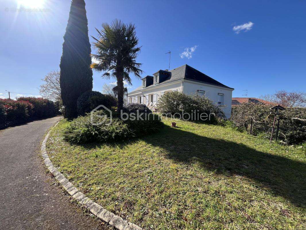  COUP DE CŒUR – Maison familiale avec grand terrain et beaux volumes - photo 3