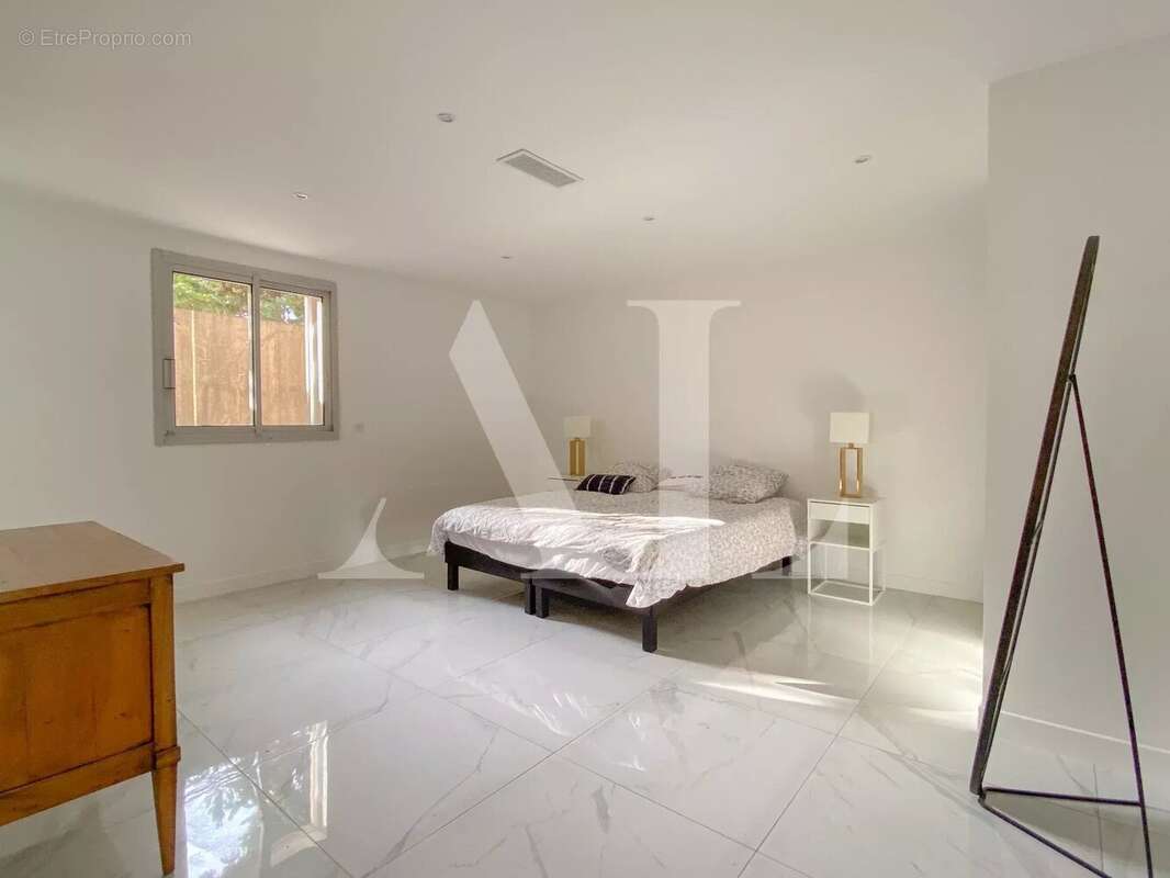 Appartement à VALLAURIS