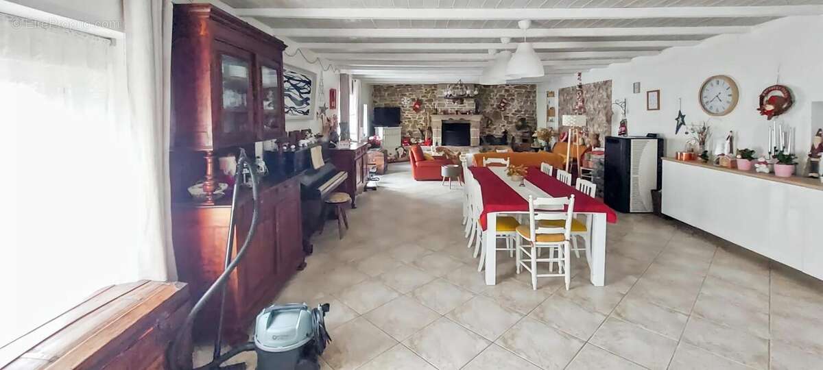 Maison à ANDOUILLE-NEUVILLE