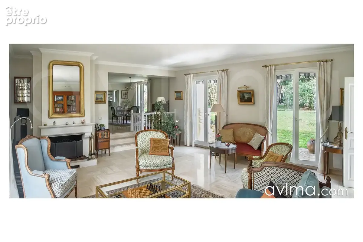 Maison familiale en parfait état dans un domaine avec tennis et piscine - centre village. - photo 3