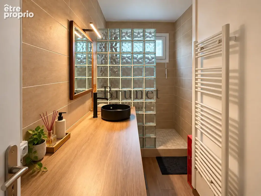 Trois pieces en excellent etat - quartier mairie le parc - photo 9