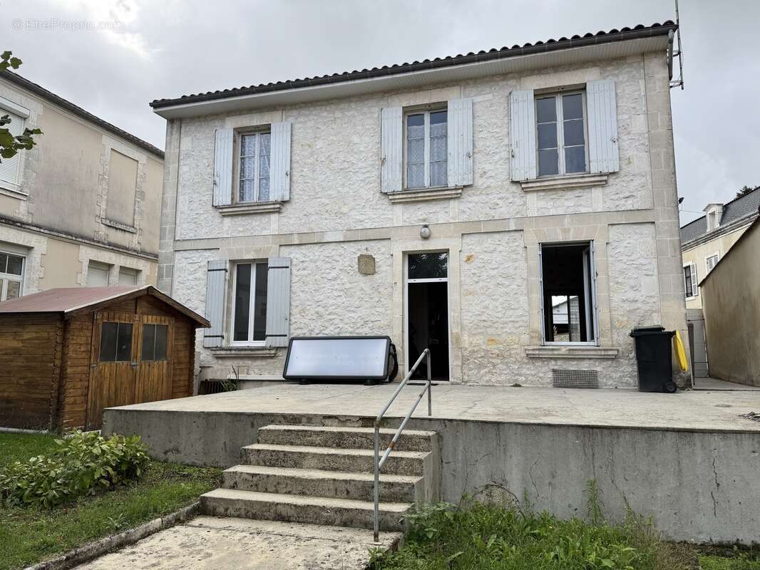 Maison à BARBEZIEUX-SAINT-HILAIRE