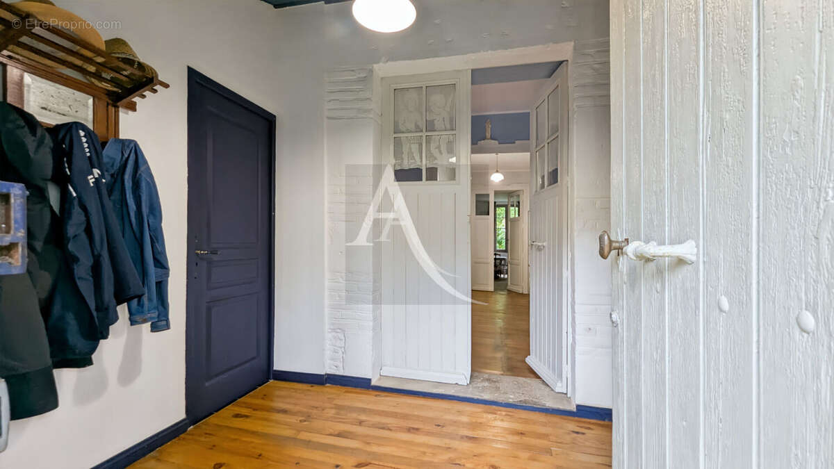 Maison à BLANQUEFORT-SUR-BRIOLANCE