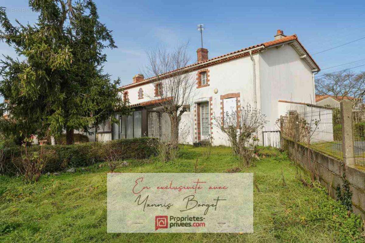 Maison de village avec dépendances - Terrain de 1 300 m² - photo 4