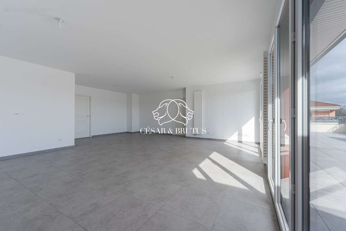 Appartement à MEYZIEU