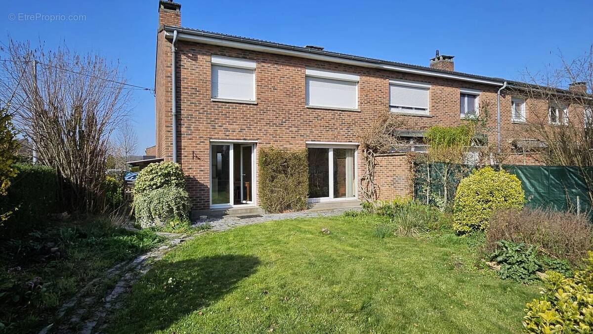 Maison à NEUVILLE-EN-FERRAIN