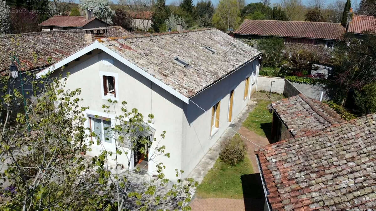 Maison à CHAMPAGNE-LE-SEC