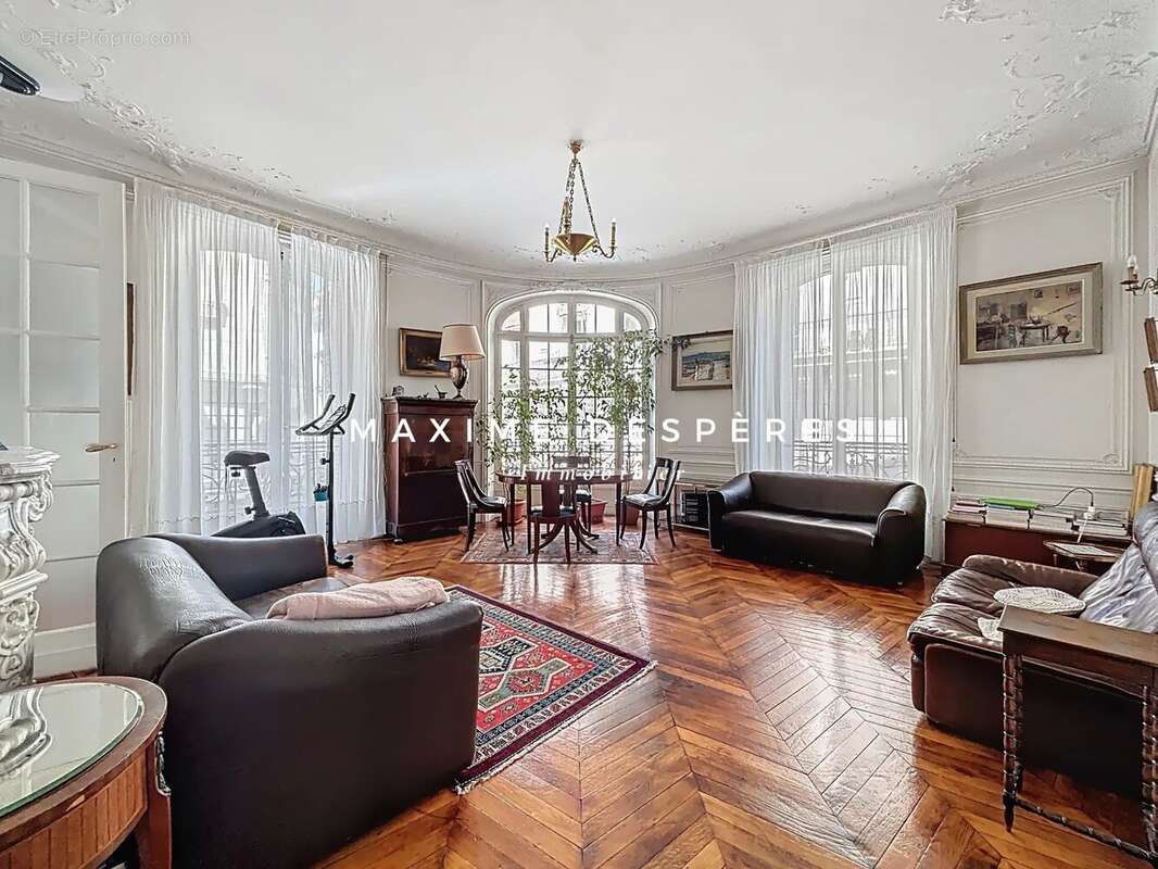 Appartement à PARIS-17E