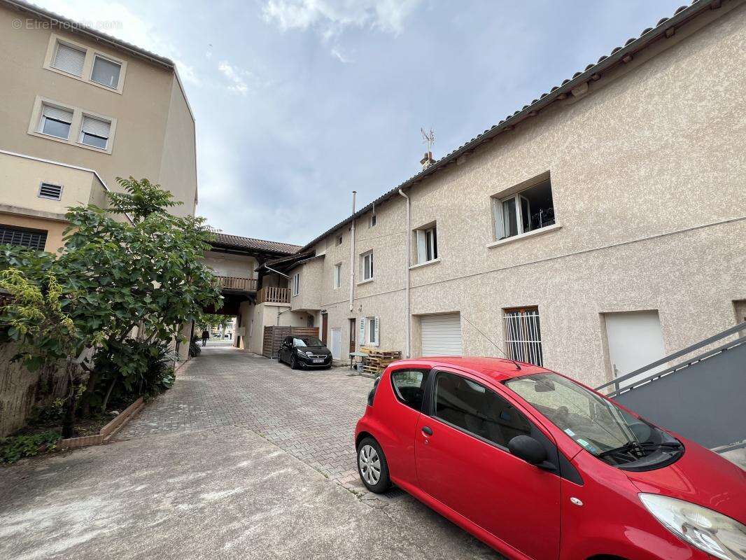 Appartement à SAINT-GEORGES-DE-RENEINS