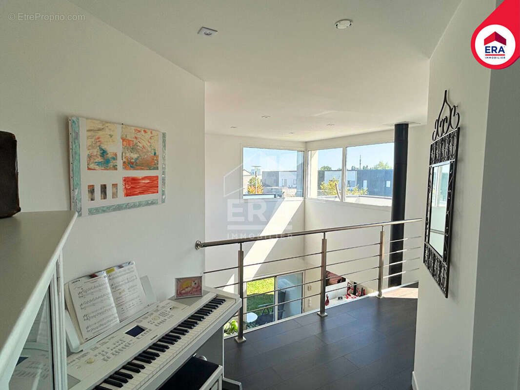 Maison à MONTGERMONT