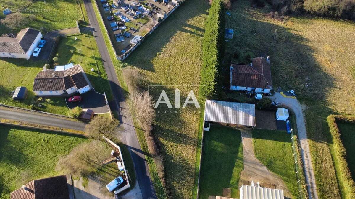 Terrain à MAINE-DE-BOIXE