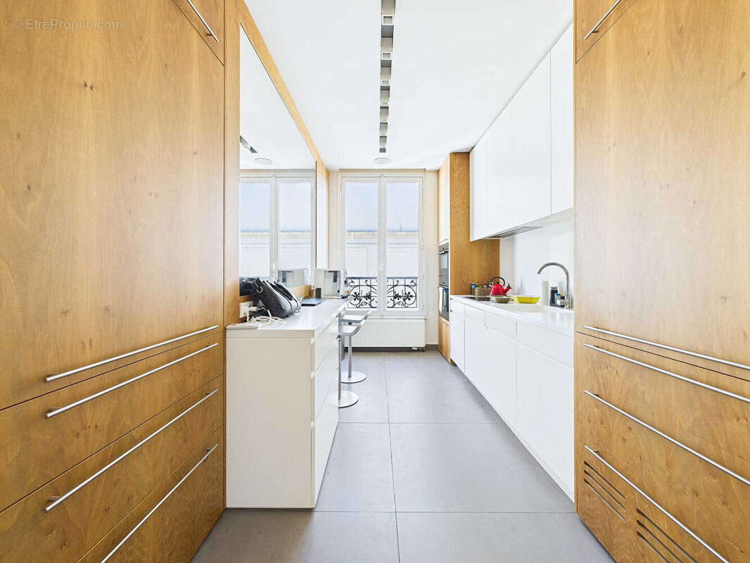 Appartement à PARIS-17E