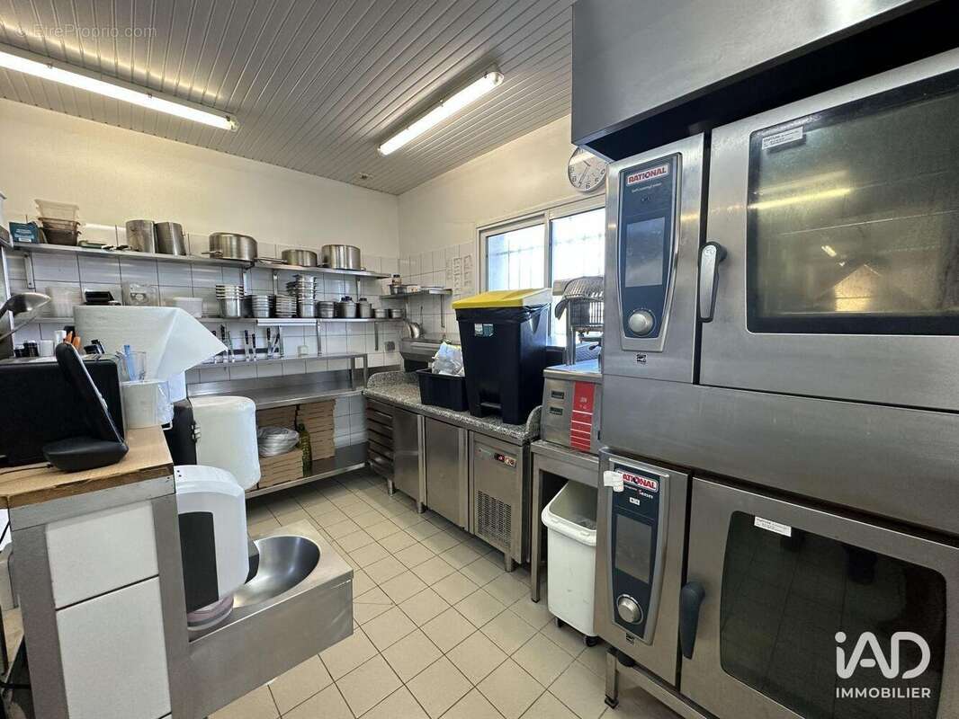 Photo 2 - Commerce à MOUTIERS-LES-MAUXFAITS
