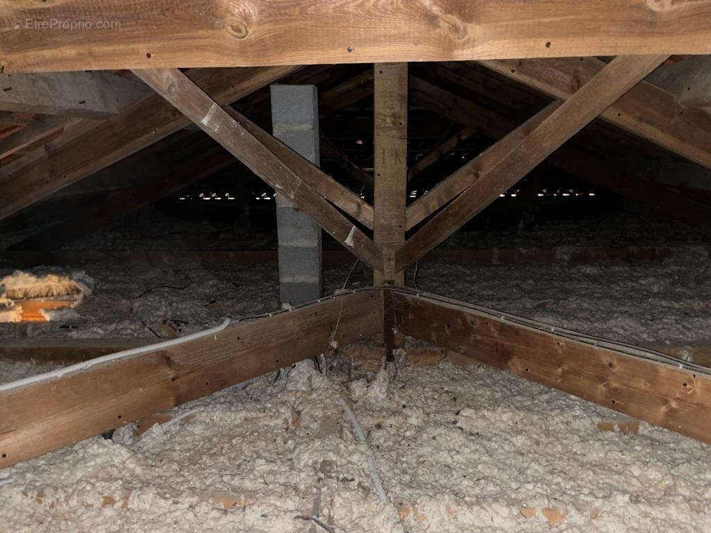 Maison à SAINT-YZAN-DE-SOUDIAC