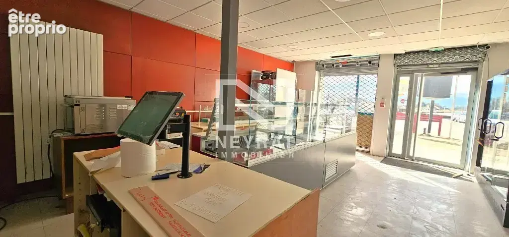 Nouveaute neyrat immobilier local commercial 197 m² - photo 2