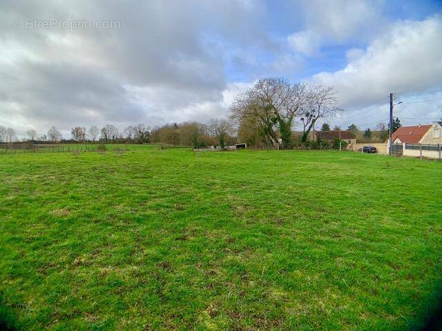 Terrain à EVRY-GREGY-SUR-YERRE