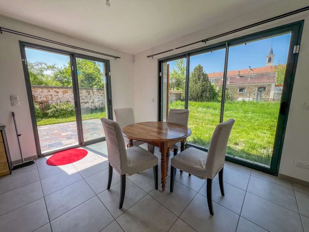 Maison à LE MESNIL-SAINT-DENIS