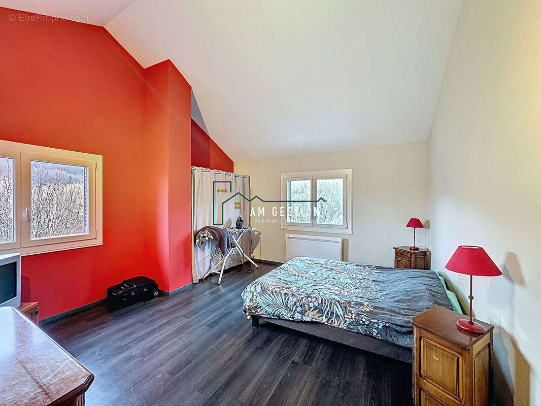 Maison à CHATEAUNEUF-LA-FORET