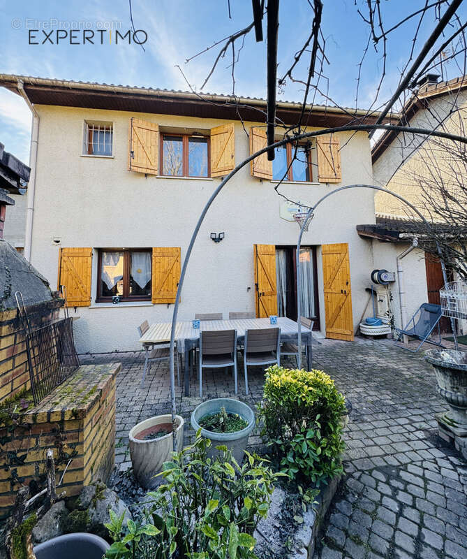 Maison à DOMENE