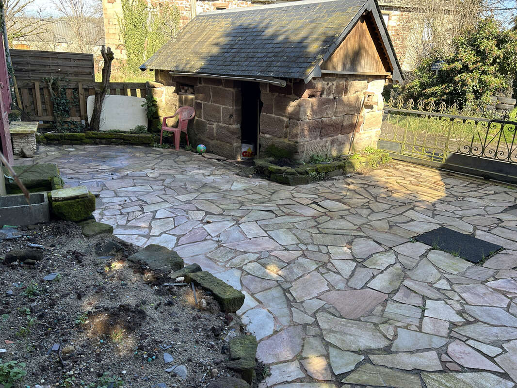 Maison à SAINT-PANTALEON-DE-LARCHE