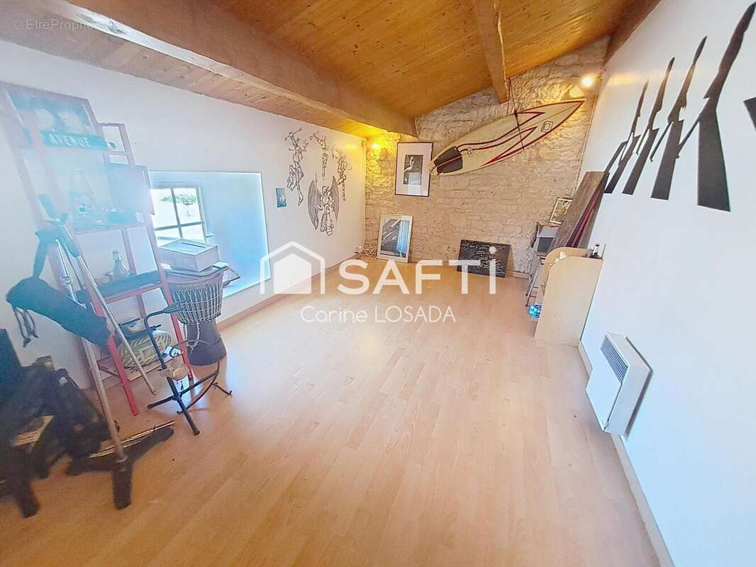 Maison 209 m² à Les Magnils-Reigniers  - photo 8